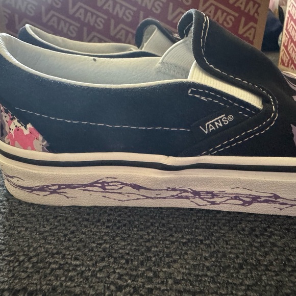 Vans Glow-In-The-Dark Classic Slip-On - Picture 5 of 12